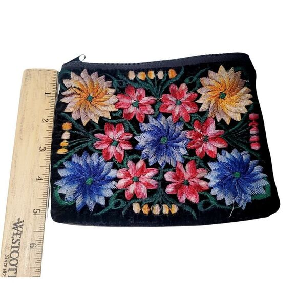 Vintage Velvet Embroidered Flowers Floral Clutch Make-Up Purse 5" x 6.5" - Picture 7 of 8